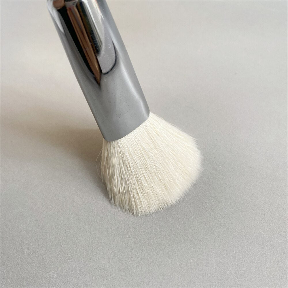 126 Luxe Cheek Finish Brush