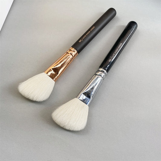 127 Luxe Sheer Cheek Makeup Brush