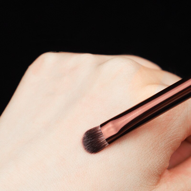 BEVELED SHADOW BRUSH No.12