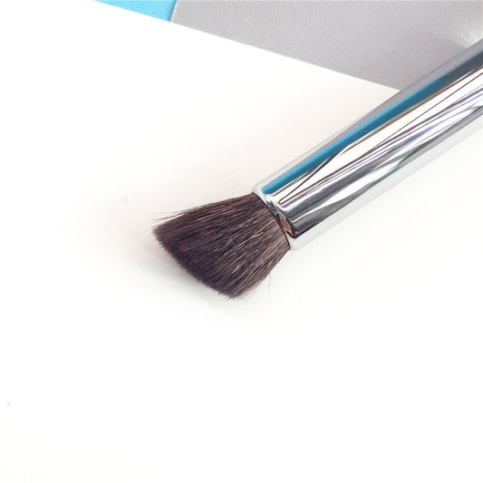 Angled Crease Contour Brush 23