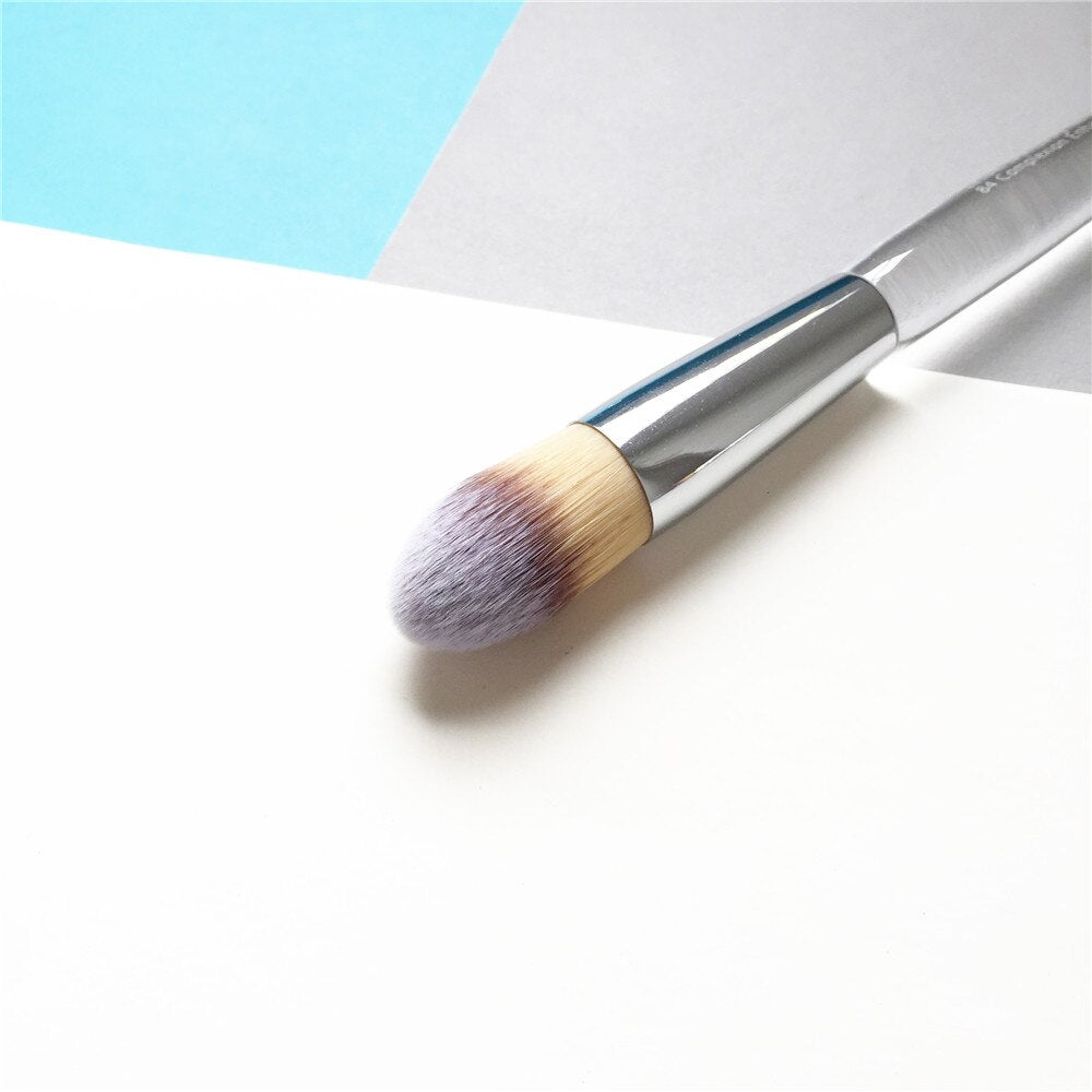 Complexion Enhacer Brush No.84