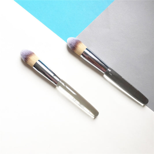 Complexion Enhacer Brush No.84