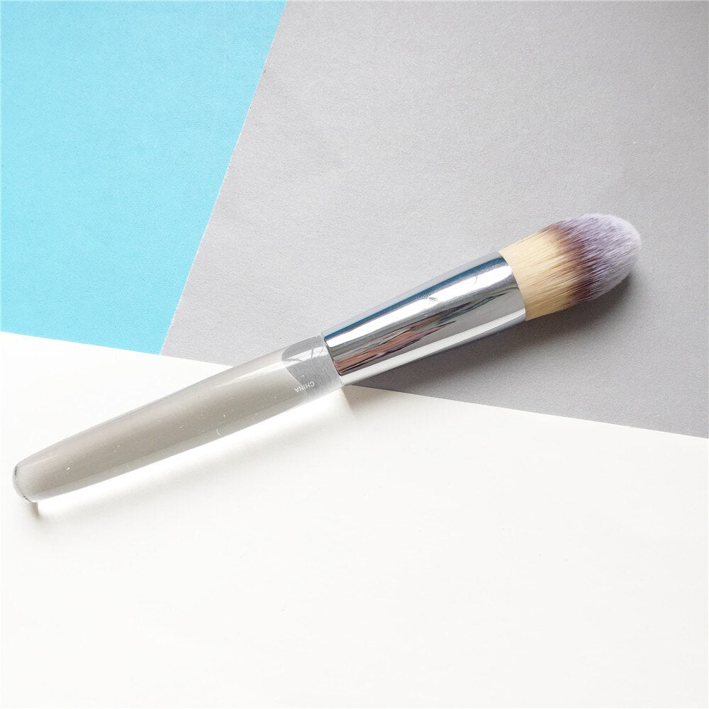 Complexion Enhacer Brush No.84