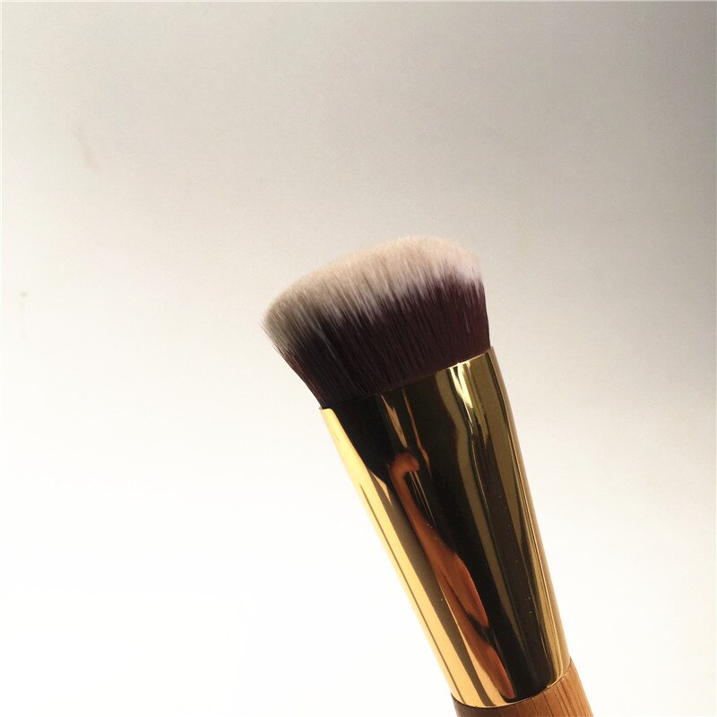 The Slenderizer Contouring brush