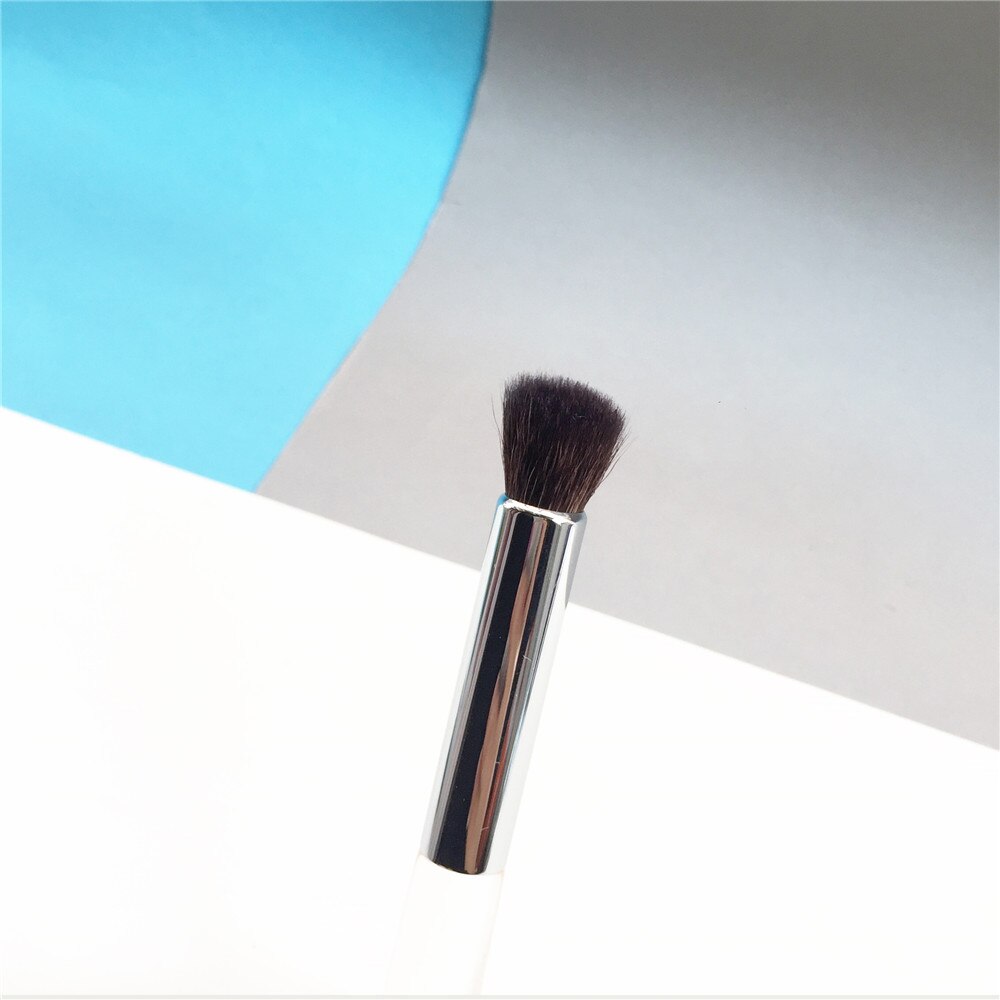 Angled Crease Contour Brush 23