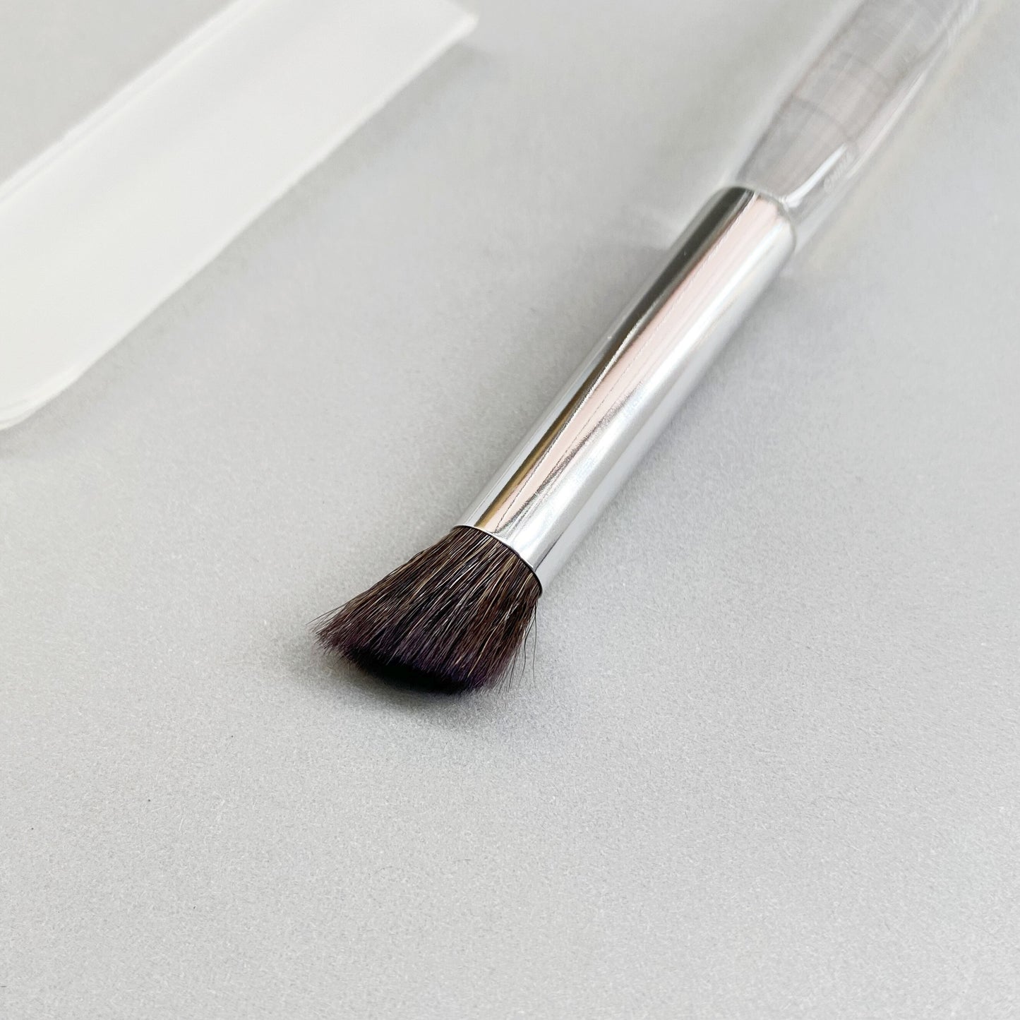 Petite Angles Crease Contour Brush