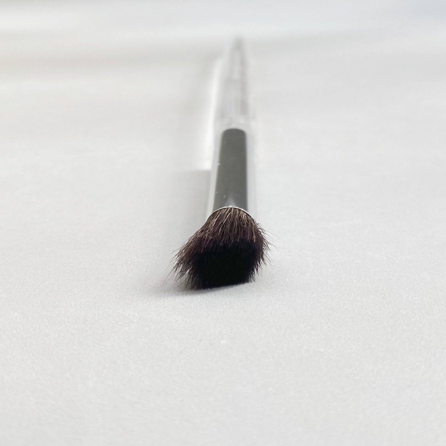 Petite Angles Crease Contour Brush