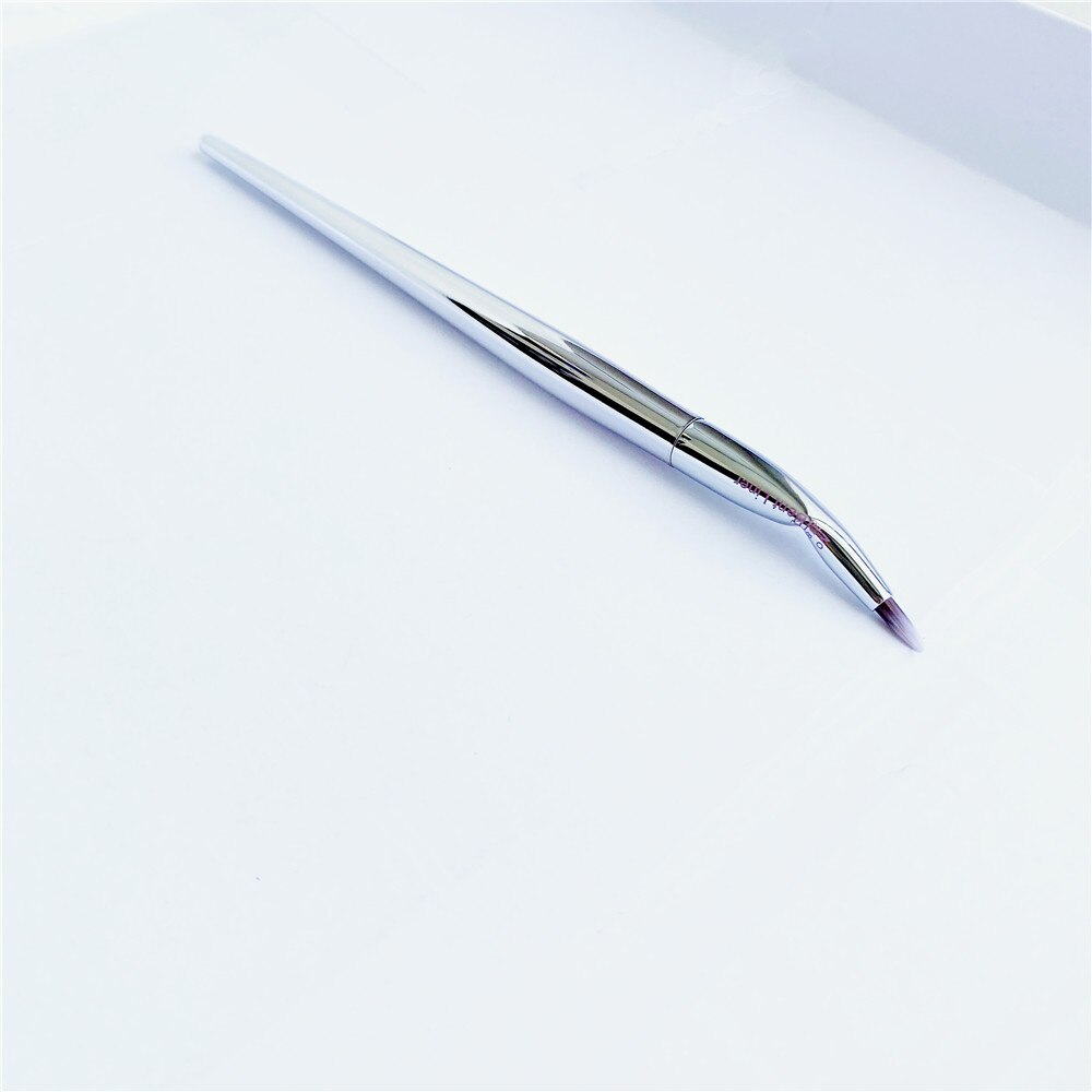 Crème Gel Bent Liner Brush 218