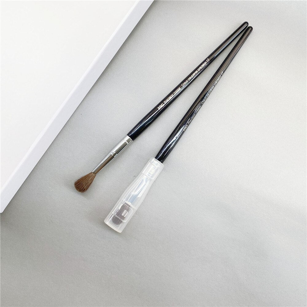 Pro Precision Crease Brush #17