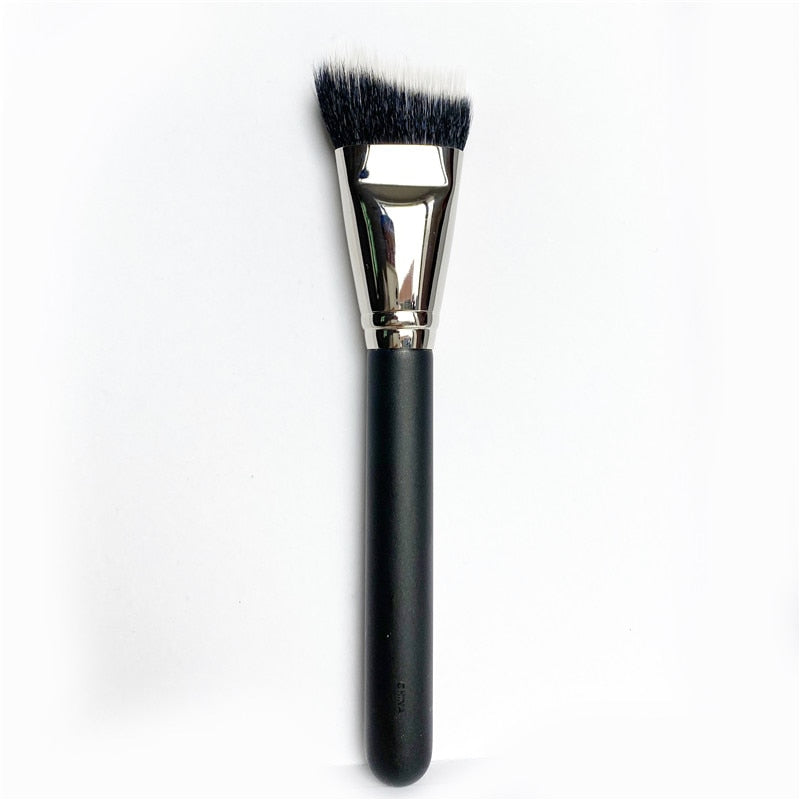 DUO FIBRE CURVED SCULPTING BRUSH  No. 164