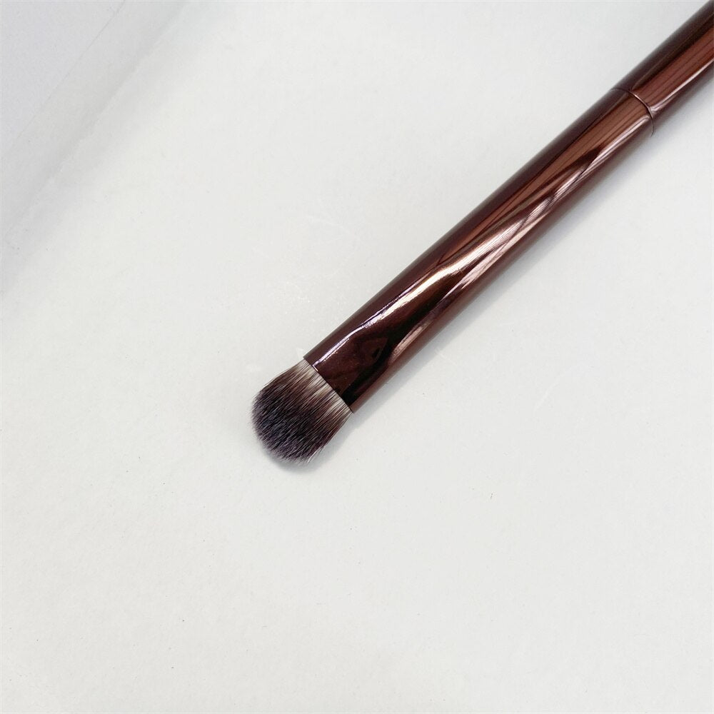 BEVELED SHADOW BRUSH No.12