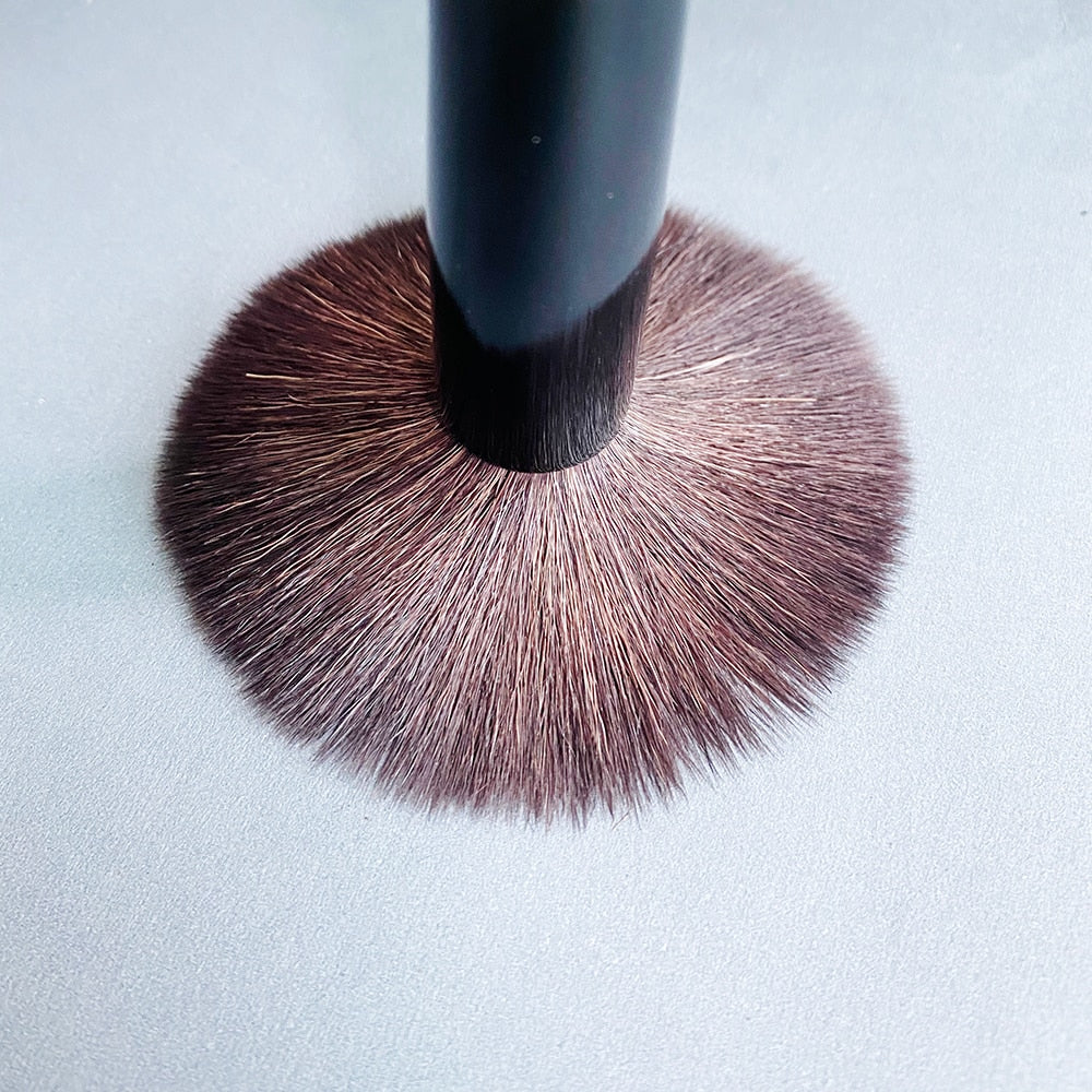 Powder makeup brush