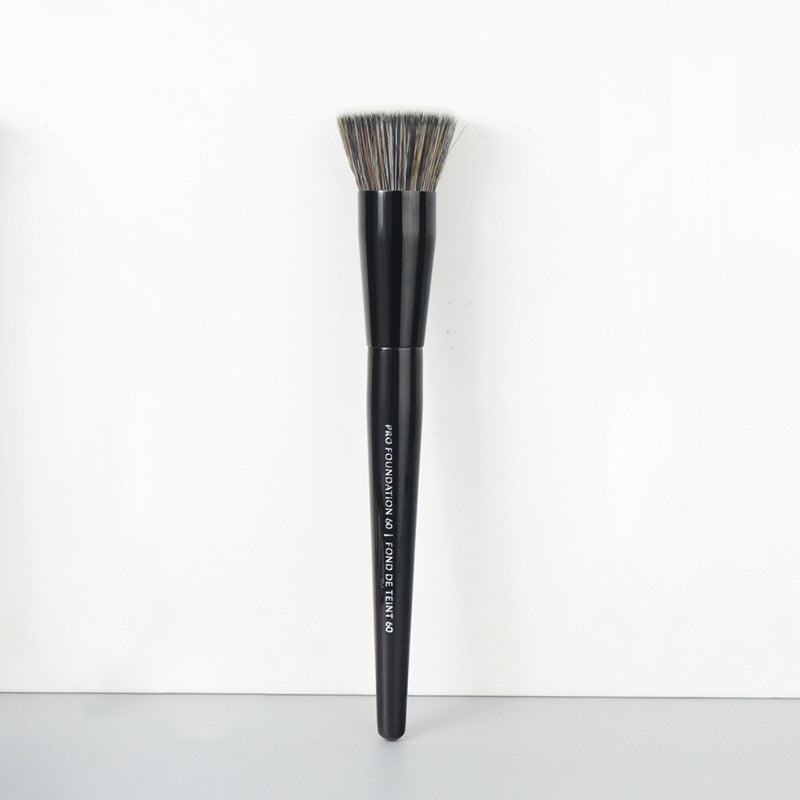 PRO FOUNDATION BRUSH N.60