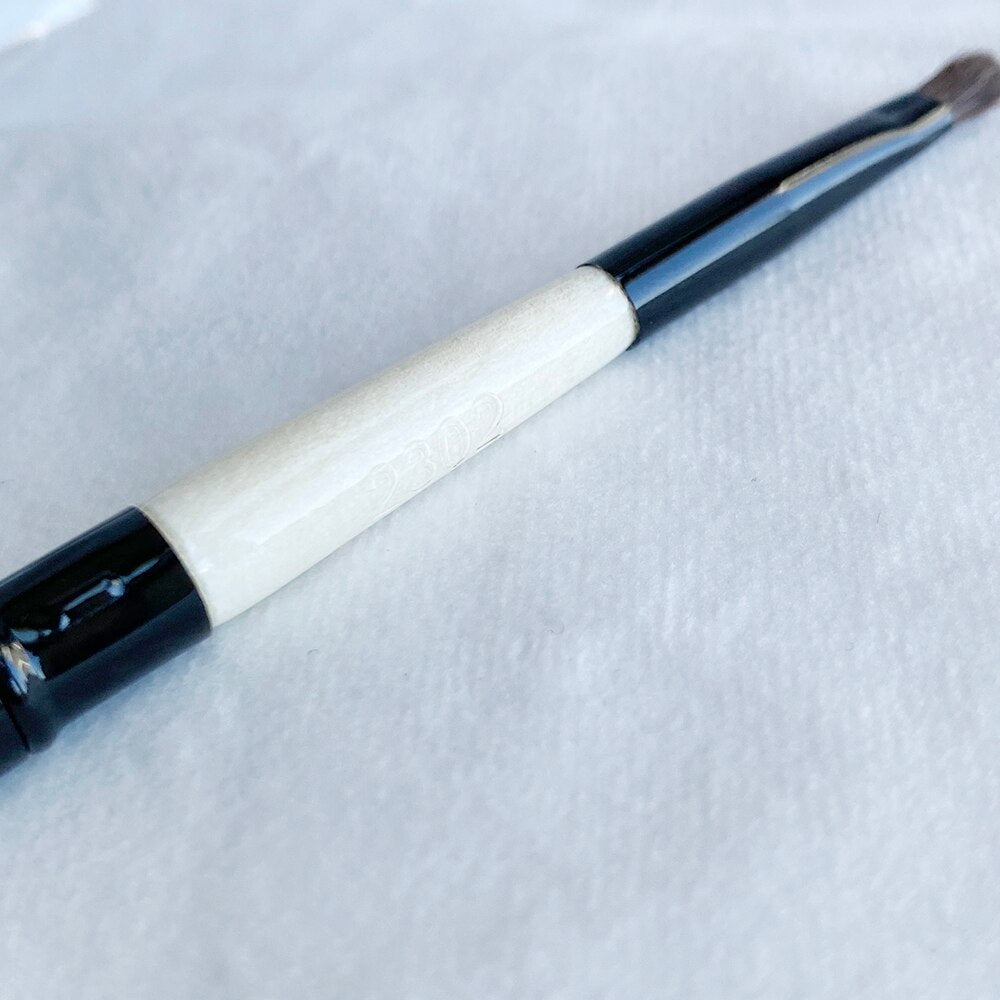 Retractable LIP BRUSH