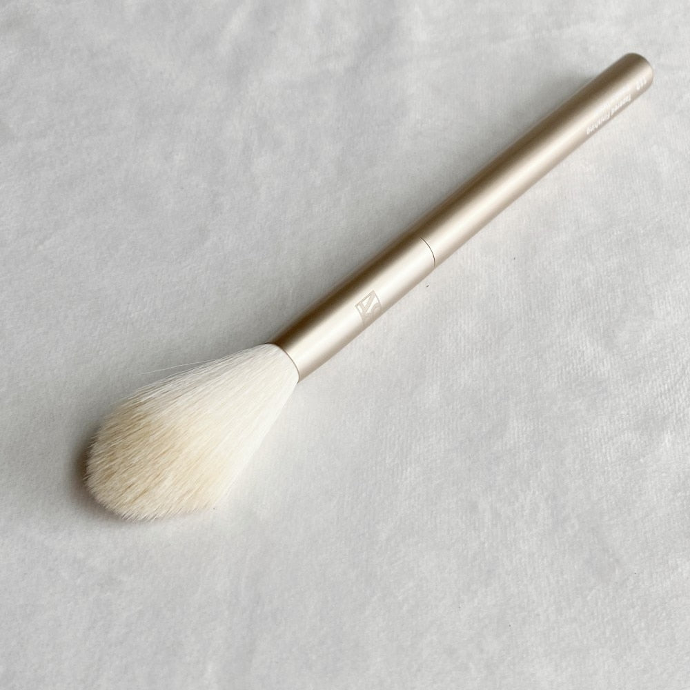 Tapered Finishing Powder Brush Nr 112