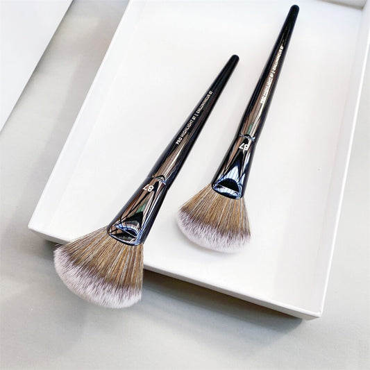 PRO Highlight Fan Makeup Brush #87