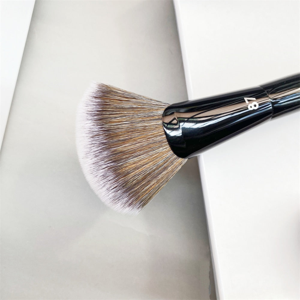 PRO Highlight Fan Makeup Brush #87